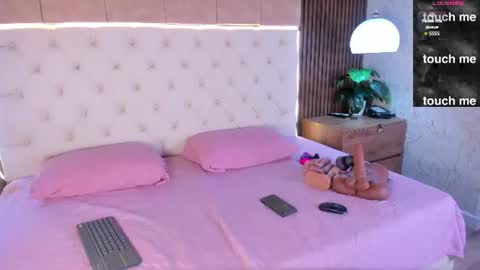 Snapshot of amelia_rossetti chatting on July 27, 11:06 am amelia rossetti online show from July 27, 11:06 am