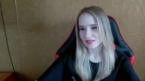 Snapshot of ameliaa333 chatting on June 5, 9:15 am Amelia online show from June 5, 9:15 am
