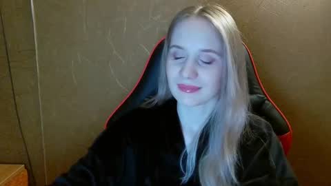 Snapshot of ameliaa333 chatting on June 9, 7:14 pm Amelia online show from June 9, 7:14 pm