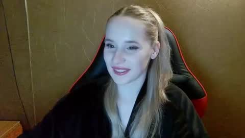 Snapshot of ameliaa333 chatting on June 10, 7:24 pm Amelia online show from June 10, 7:24 pm