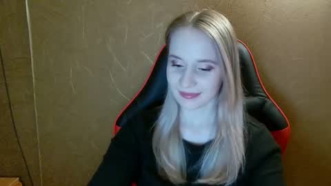 Snapshot of ameliaa333 chatting on June 14, 7:05 pm Amelia online show from June 14, 7:05 pm