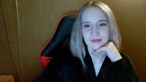 Amelia  online show from July 7, 7:40 pm