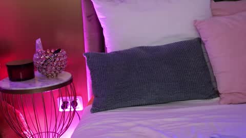 Amelia online show from November 28, 7:00 am