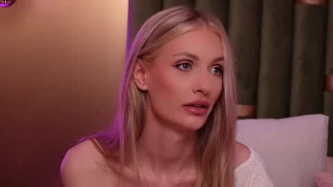 Snapshot of ameliaangell chatting on June 8, 7:25 pm Amelia online show from June 8, 7:25 pm