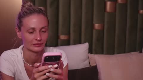 Snapshot of ameliaangell chatting on July 14, 8:14 pm Amelia online show from July 14, 8:14 pm