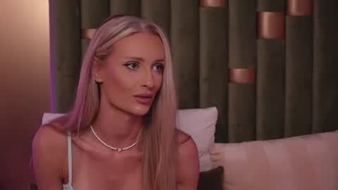 Snapshot of ameliaangell chatting on July 24, 8:07 pm Amelia online show from July 24, 8:07 pm