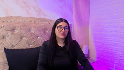 Snapshot of ameliacastell chatting on March 10, 1:05 pm AMELIA CASTELL online show from March 10, 1:05 pm