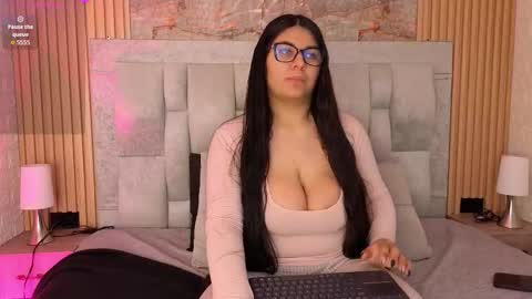 Snapshot of ameliacastell chatting on March 16, 11:25 am AMELIA CASTELL online show from March 16, 11:25 am