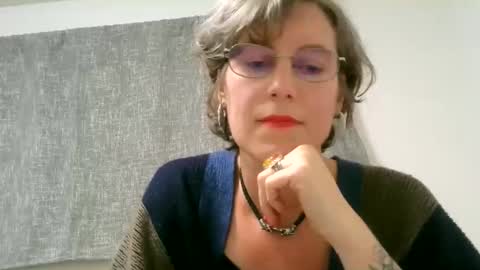 Snapshot of ameliaishka chatting on October 17, 2:37 am Ameliaishka online show from October 17, 2:37 am