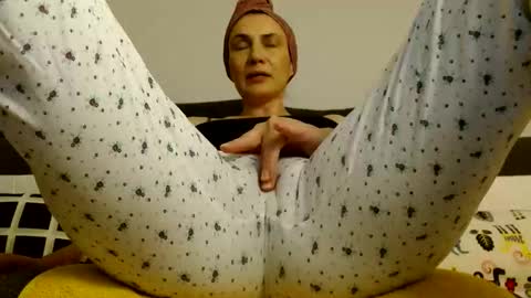 AME  or  Amelia online show from October 13, 11:16 pm