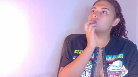 amelialaurent_ online show from July 27, 5:20 pm