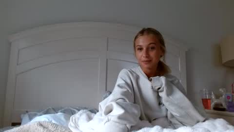 Snapshot of amelialombardi chatting on June 11, 11:03 pm Amelia Lombardi online show from June 11, 11:03 pm