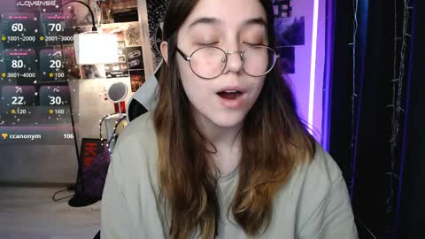 Snapshot of ameliameadd chatting on April 1, 1:41 pm Amelia online show from April 1, 1:41 pm