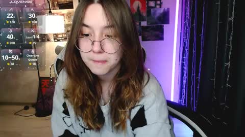 Snapshot of ameliameadd chatting on April 8, 1:33 pm Amelia online show from April 8, 1:33 pm