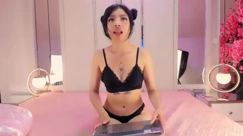 Snapshot of ameliatrevicott chatting on November 8, 4:23 am AMELIA TREVICOTT online show from November 8, 4:23 am