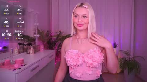 Snapshot of ameliawells chatting on October 9, 6:22 am Amelia online show from October 9, 6:22 am