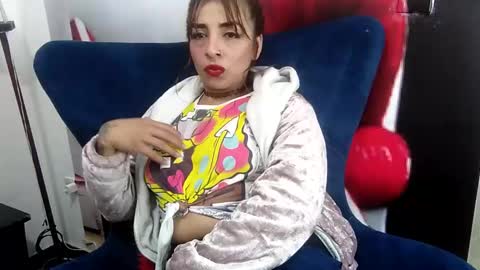 Snapshot of amelie01bronw chatting on January 17, 5:00 am amelie brown online show from January 17, 5:00 am