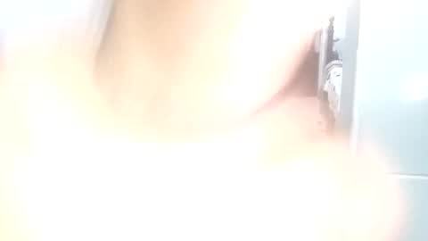 Snapshot of amelie01bronw chatting on January 18, 5:41 am amelie brown online show from January 18, 5:41 am