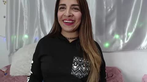 Snapshot of amelie01bronw chatting on February 13, 9:27 pm amelie brown online show from February 13, 9:27 pm