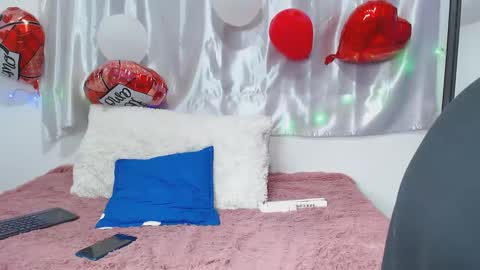 Snapshot of amelie01bronw chatting on March 1, 1:32 am amelie brown online show from March 1, 1:32 am