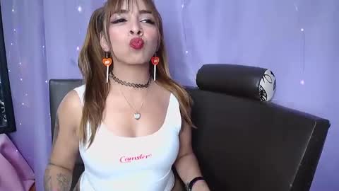Snapshot of amelie01bronw chatting on March 3, 2:04 am amelie brown online show from March 3, 2:04 am