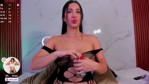 Snapshot of amelie_leigh chatting on January 7, 3:57 am Alejandra online show from January 7, 3:57 am
