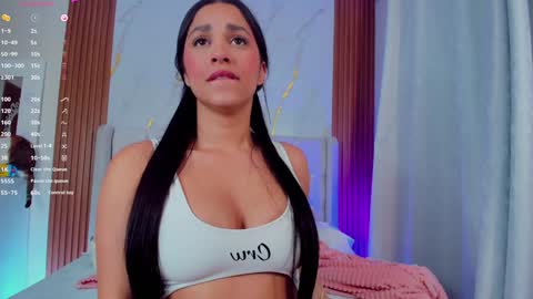 Snapshot of amelie_leigh chatting on February 9, 1:33 am Alejandra online show from February 9, 1:33 am