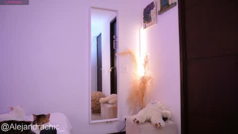 Snapshot of amelie_leigh chatting on April 13, 11:32 pm Alejandra online show from April 13, 11:32 pm