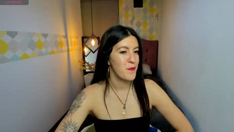 Snapshot of ameliegray chatting on January 14, 8:04 pm A M E L I E online show from January 14, 8:04 pm
