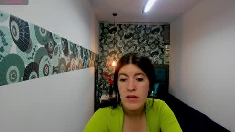Snapshot of ameliegray chatting on January 18, 12:15 pm A M E L I E online show from January 18, 12:15 pm