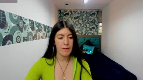Snapshot of ameliegray chatting on January 18, 3:16 pm A M E L I E online show from January 18, 3:16 pm