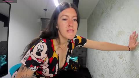 Snapshot of ameliegray chatting on March 5, 6:34 pm A M E L I E online show from March 5, 6:34 pm