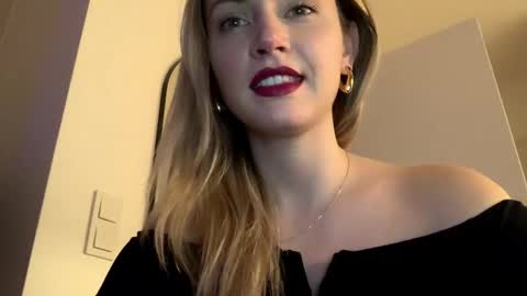 Amelie online show from February 18, 6:48 pm