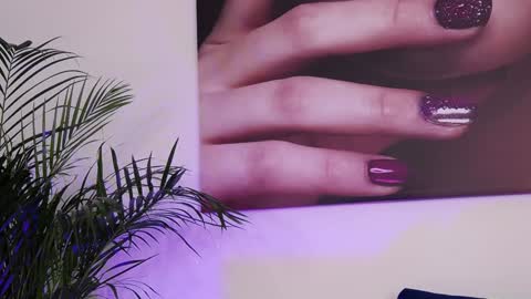 Snapshot of ameliekeys chatting on January 6, 7:42 am Amelie online show from January 6, 7:42 am