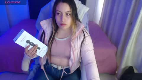 Snapshot of amelierose1 chatting on May 4, 3:52 pm Amelie online show from May 4, 3:52 pm