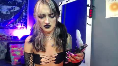 Snapshot of amelierouss chatting on April 15, 4:08 am AMELIEROUS .. see you tomorrow kisses online show from April 15, 4:08 am
