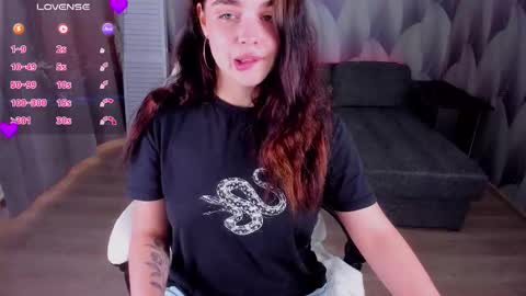 Snapshot of amelihalls chatting on October 2, 8:21 am A M E L I A online show from October 2, 8:21 am