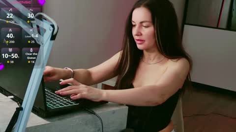 amelinamersi online show from May 2, 10:09 am