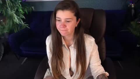 Snapshot of amellymillyy chatting on October 12, 9:52 am amellymillyy online show from October 12, 9:52 am