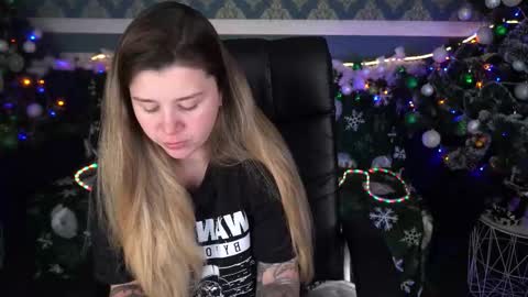 amellymillyy online show from January 6, 1:37 pm