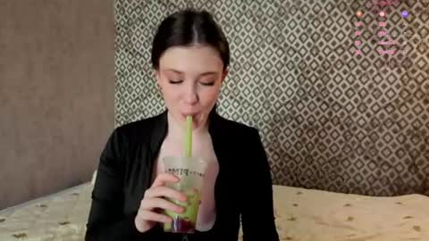 amelyay online show from June 12, 12:37 pm