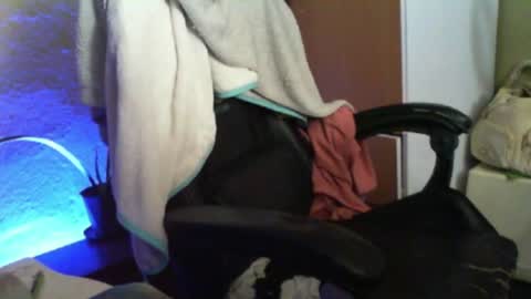 Snapshot of ames9001 chatting on December 21, 12:12 pm Mari online show from December 21, 12:12 pm