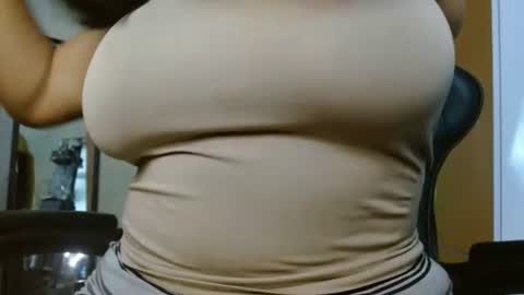 Snapshot of ames9001 chatting on January 10, 1:24 pm Mari online show from January 10, 1:24 pm