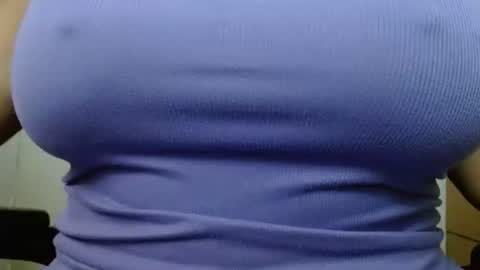 Snapshot of ames9001 chatting on February 2, 1:32 pm Mari online show from February 2, 1:32 pm