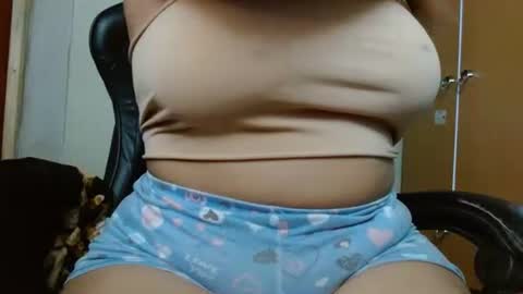 Snapshot of ames9001 chatting on February 6, 12:19 pm Mari online show from February 6, 12:19 pm