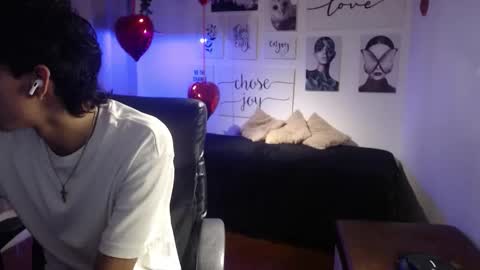 Snapshot of amethystshadow chatting on February 21, 8:43 pm amethystshadow online show from February 21, 8:43 pm