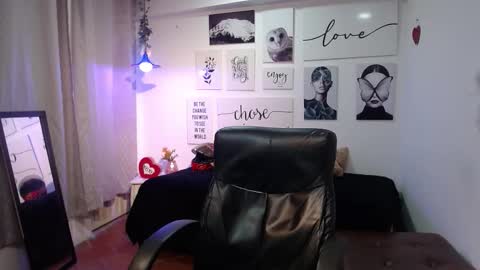 Snapshot of amethystshadow chatting on March 16, 8:02 pm amethystshadow online show from March 16, 8:02 pm