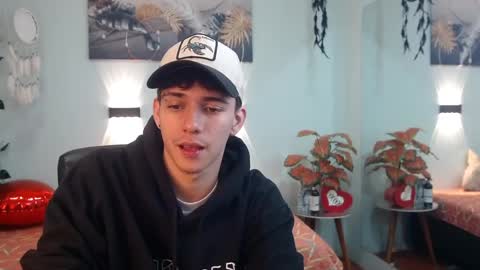 Snapshot of amethystshadow chatting on March 31, 2:24 am amethystshadow online show from March 31, 2:24 am