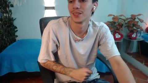 Snapshot of amethystshadow chatting on April 8, 8:53 pm amethystshadow online show from April 8, 8:53 pm