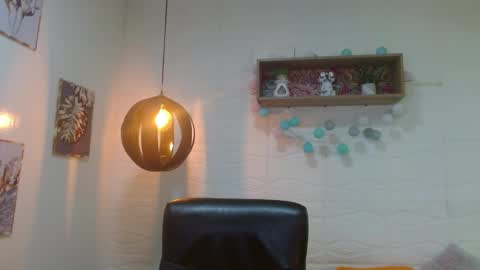 Snapshot of amethystshadow chatting on April 19, 6:10 pm amethystshadow online show from April 19, 6:10 pm
